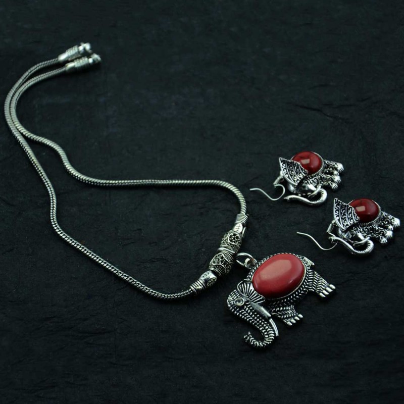 Oxidized Silver Toned Pendent Set In Red Stone