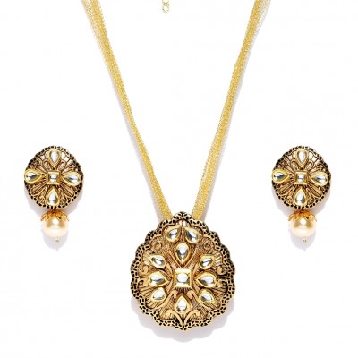 Gold Toned Studded Kundan Jewellery Set